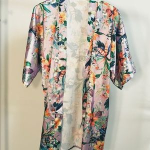 Gorgeous Hawaiian print robe